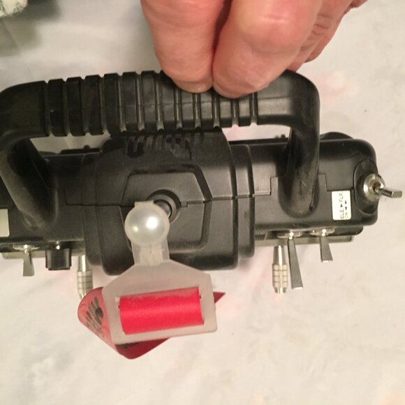 FUTABA T6XA TRANSMITTER- POWERS ON - UNTESTED - AS IS--FOR PARTS Light comes on - Picture 4 of 6